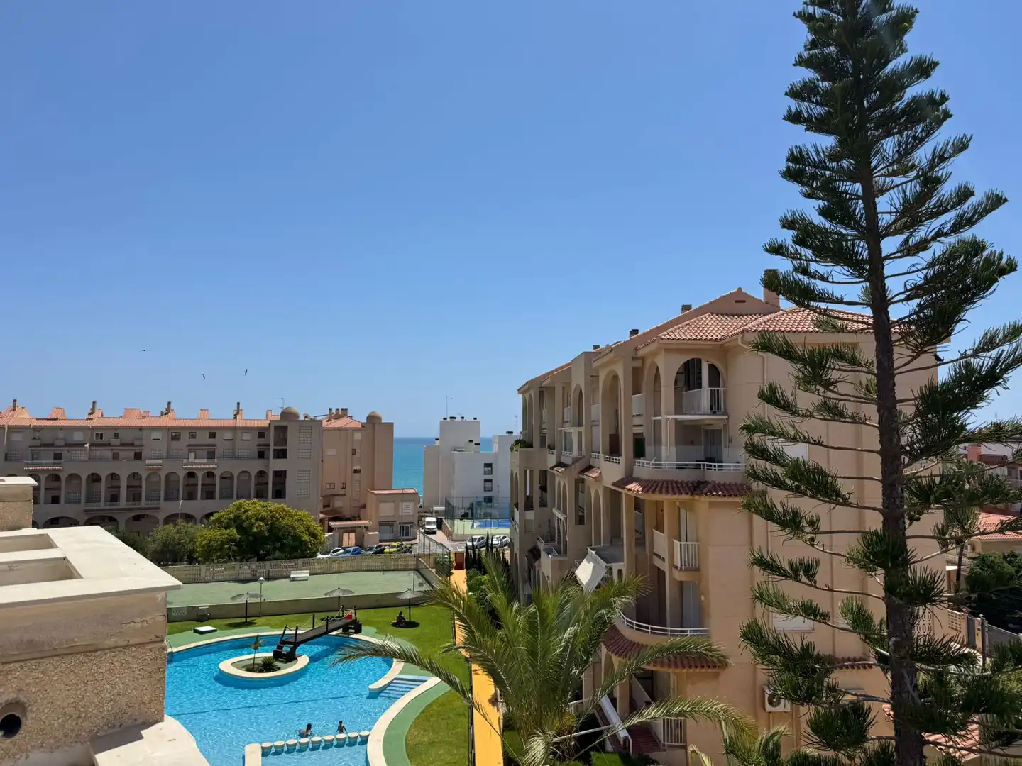 Außenansicht von Wohnungen zur Miete in El Campello mit Klimaanlage, Heizung und Möbliert