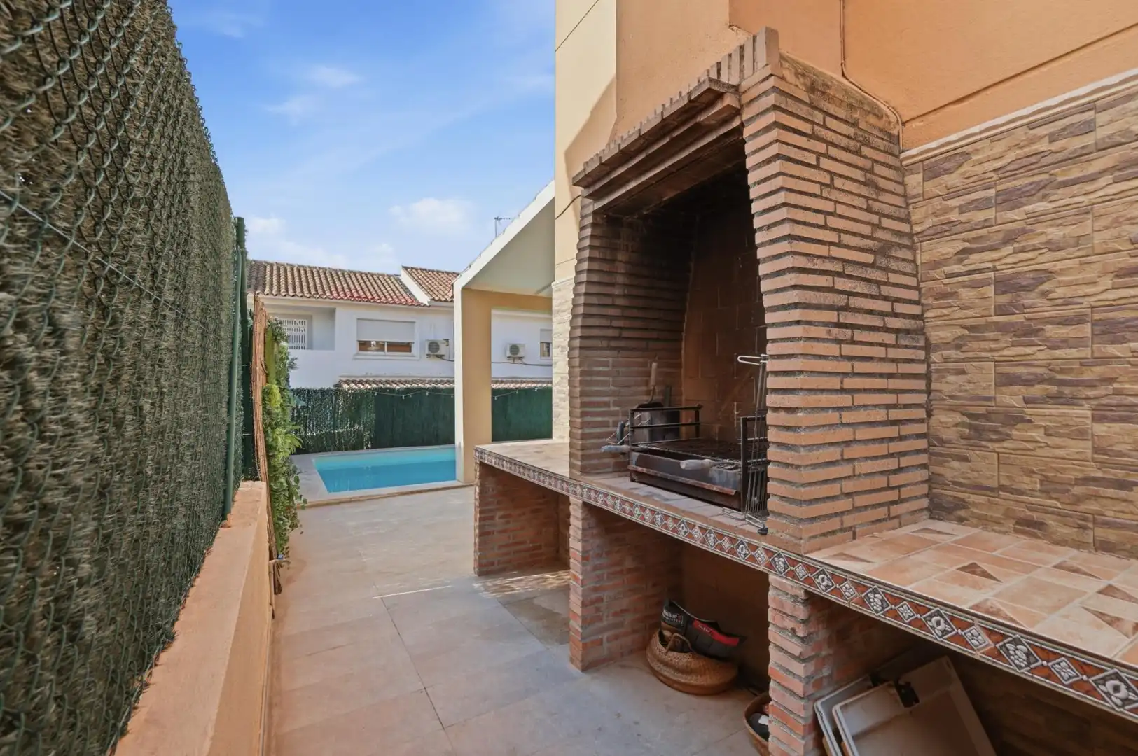 Exterior view of Detached homes for sale in Torrent  with Air Conditioner, Heating and Private garden
