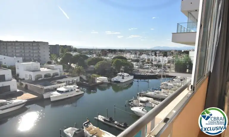Terrassa de Apartament en venda en Roses amb Traster i Moblat