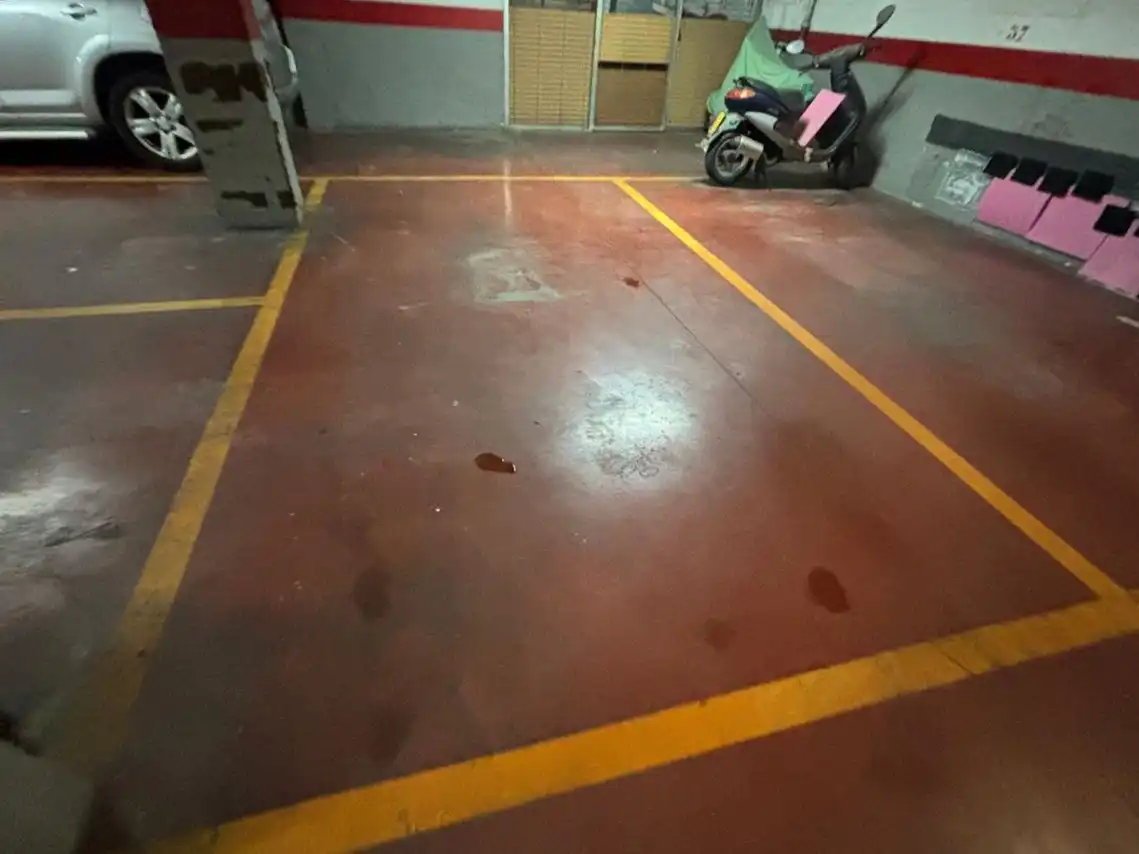 Parkplatz von Garage zum Verkauf in Rubí