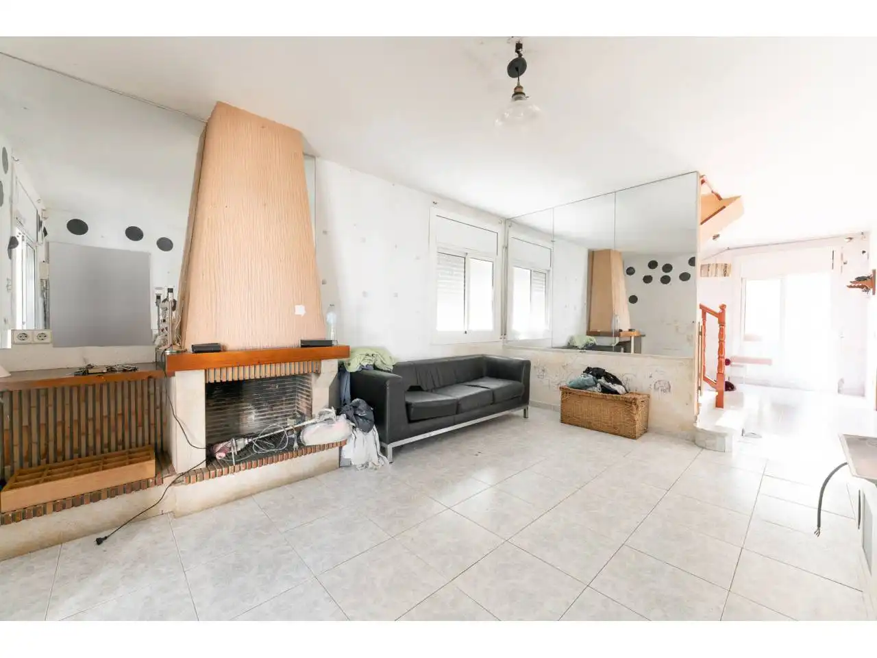 Sala d'estar de Casa adosada en venda en Cubelles amb Terrassa