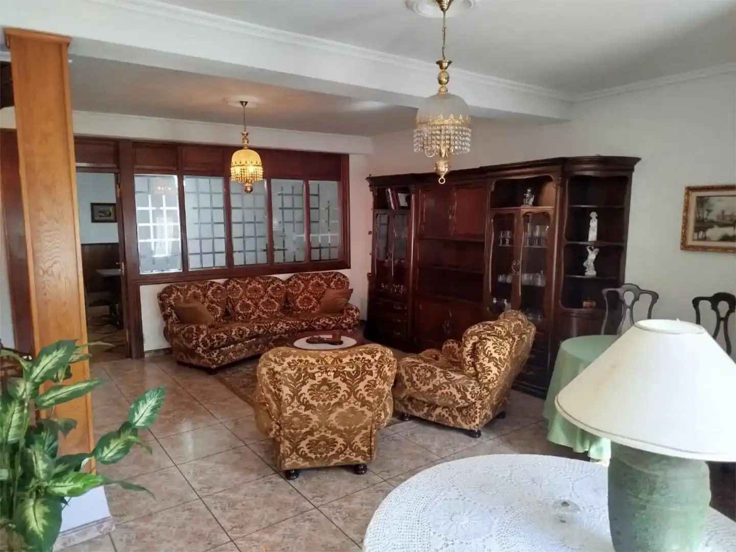 Sala d'estar de Casa adosada en venda en Los Corrales de Buelna  amb Balcó