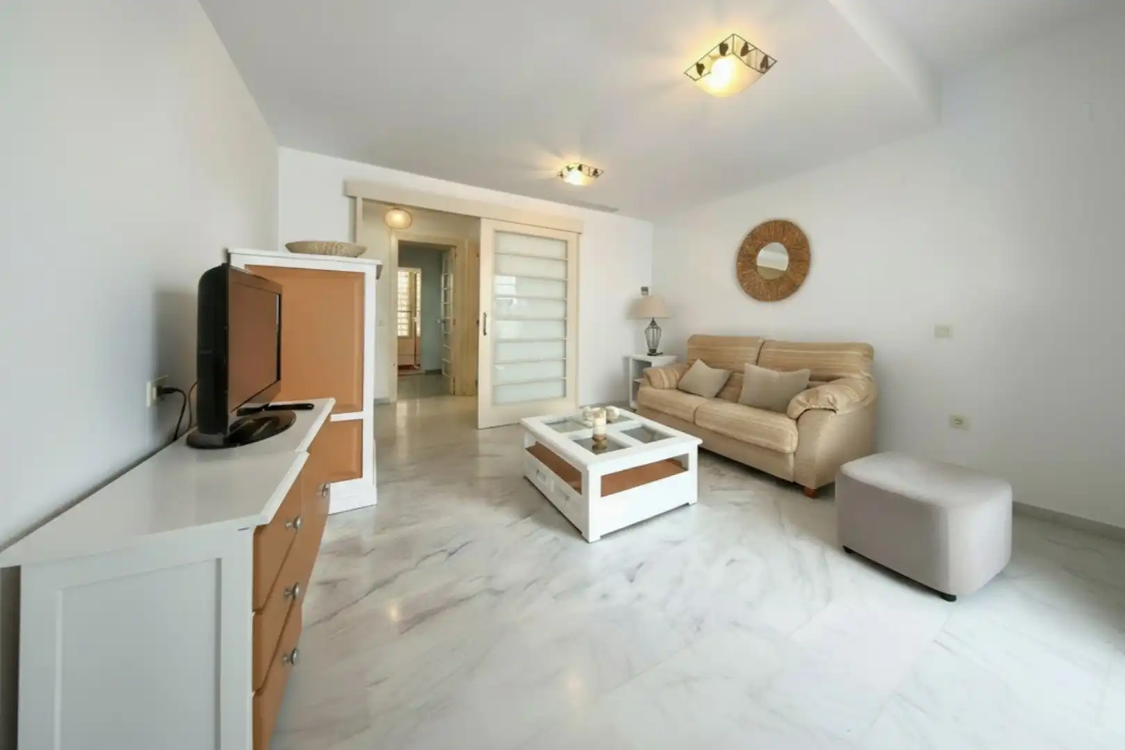 Living room of Flat for sale in Estepona  with Air Conditioner, Heating and Terrace