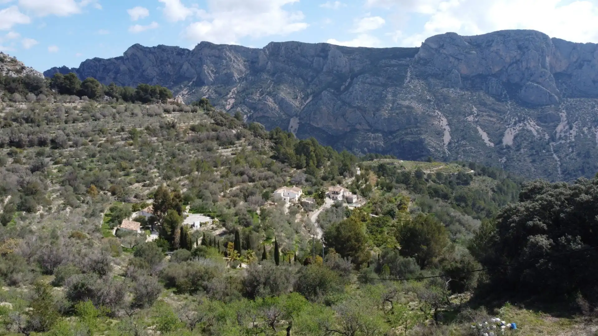 Vista exterior de Casa o xalet en venda en Tàrbena amb Aire condicionat, Jardí privat i Terrassa