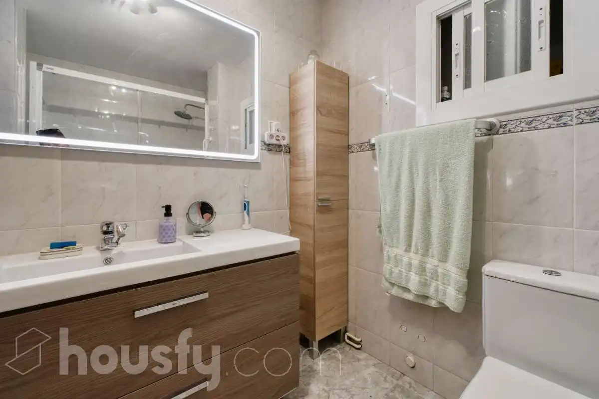Bathroom of Flat for sale in Vilafranca del Penedès  with Air Conditioner, Heating and Storage room