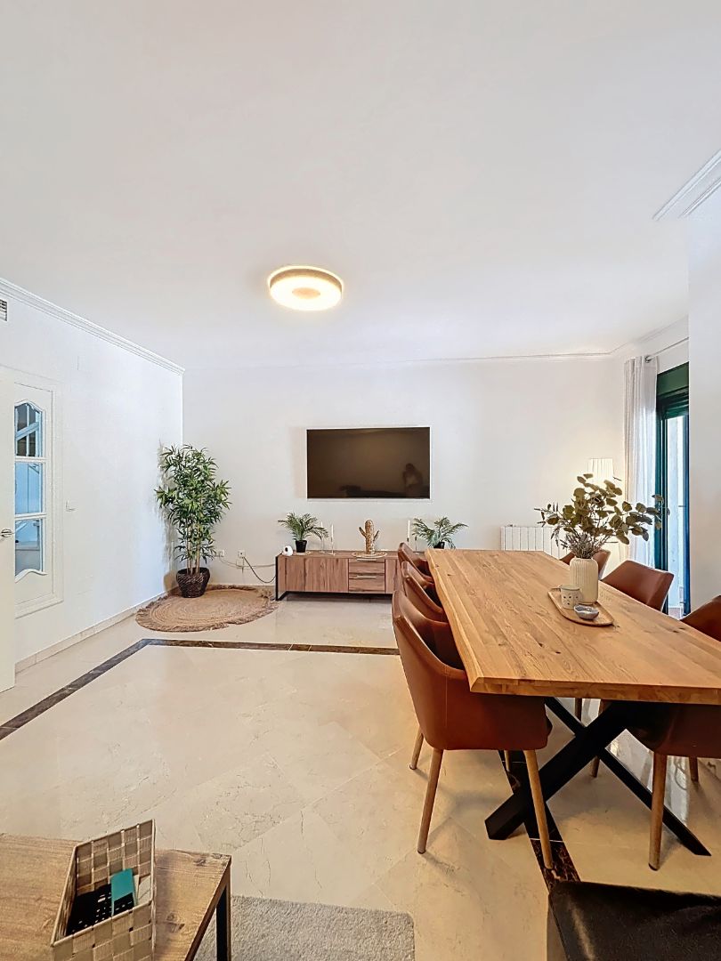 Sala d'estar de Casa adosada en venda en Marbella amb Aire condicionat, Calefacció i Terrassa