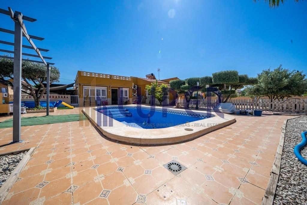 Vista exterior de Casa o chalet en venta en San Vicente del Raspeig / Sant Vicent del Raspeig con Jardín privado, Terraza y Trastero