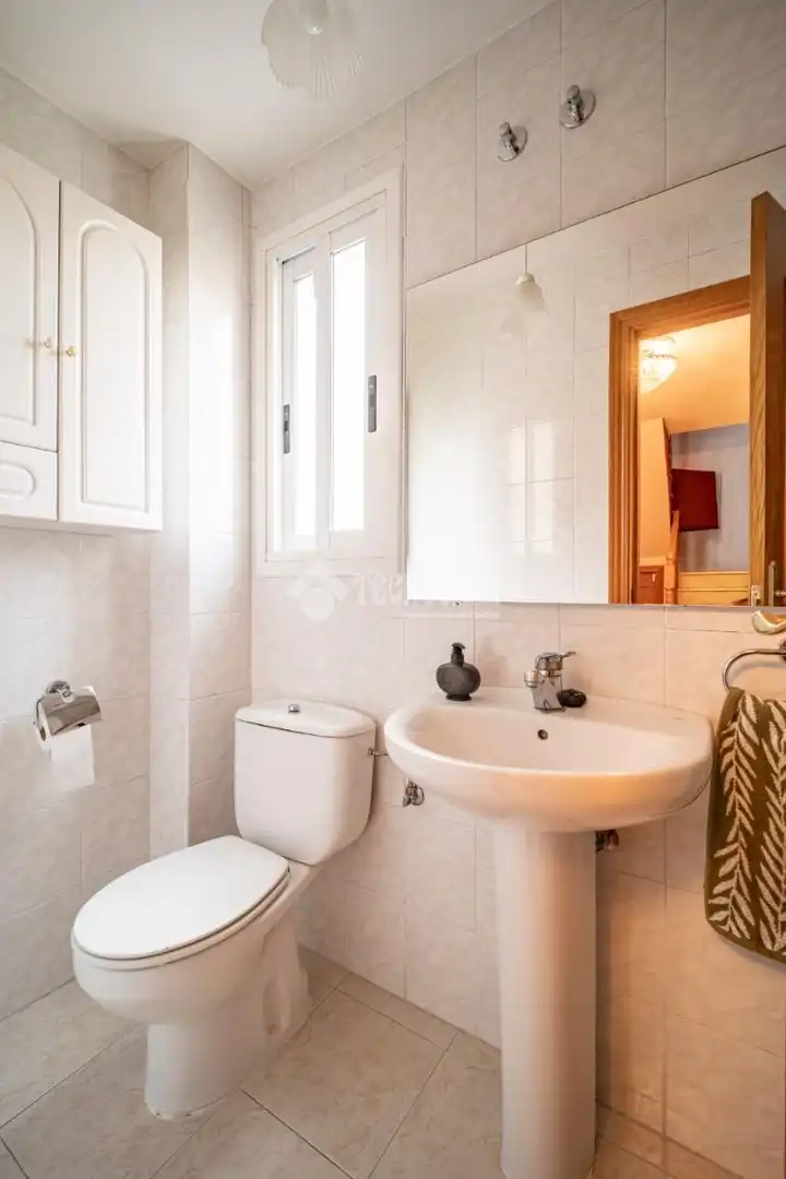 Baño de Casa adosada en venta en Arganda del Rey con Aire acondicionado y Calefacción