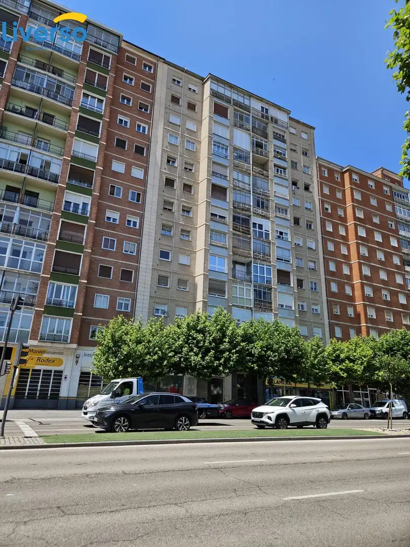 Vista exterior de Pis en venda en Burgos