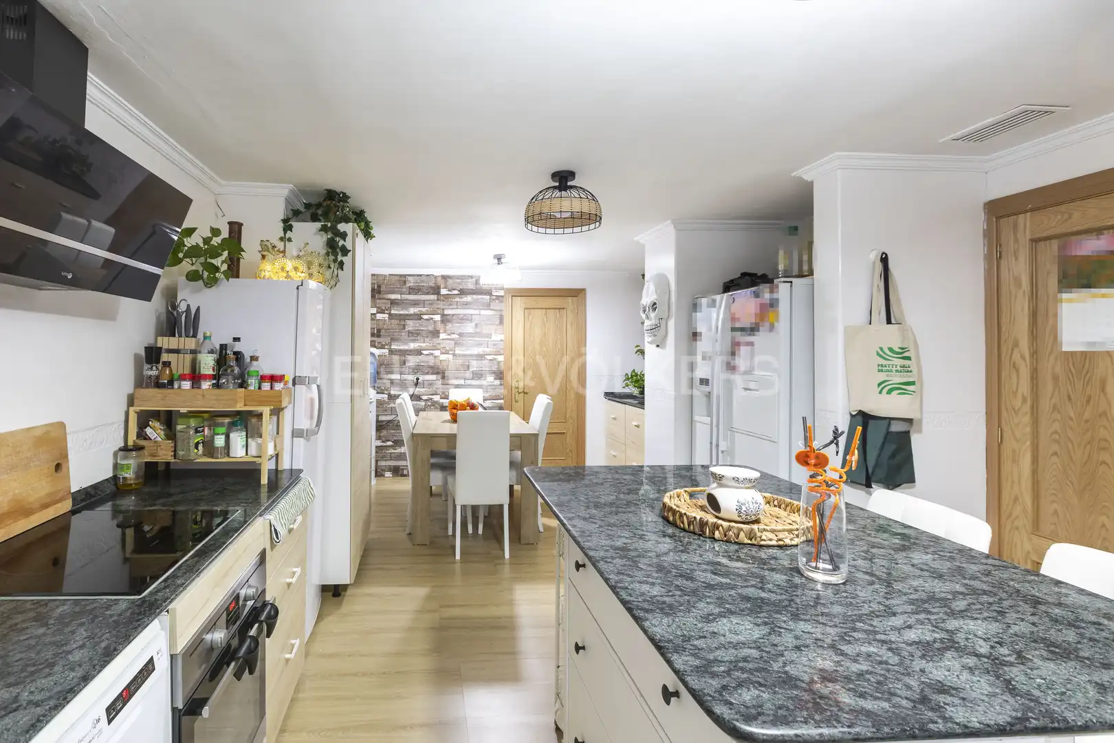 Cocina de Casa o chalet en venta en Madrid con Aire acondicionado, Calefacción y Jardín privado