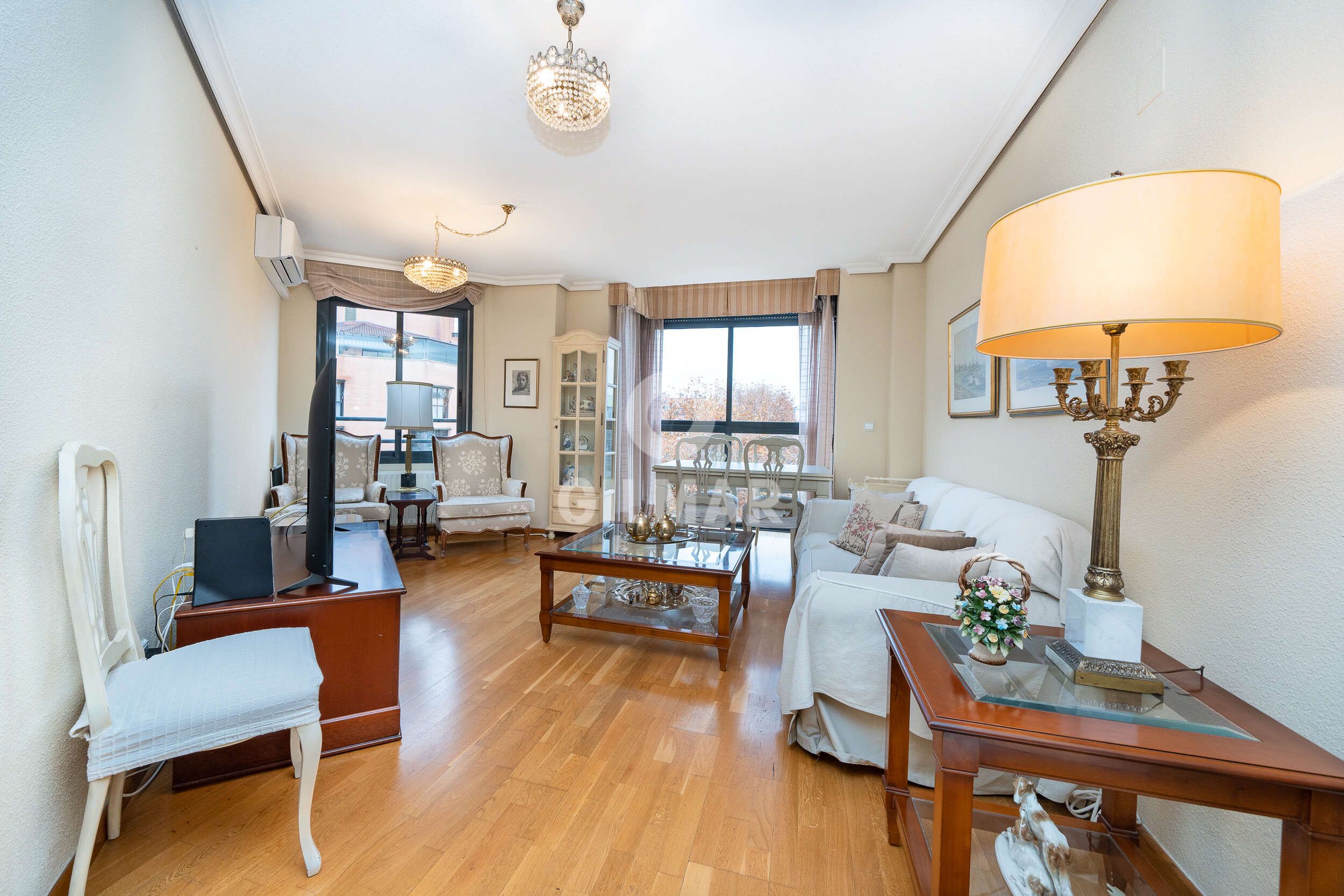 Living room of Flat for sale in  Madrid Capital  with Heating, Private garden and Storage room