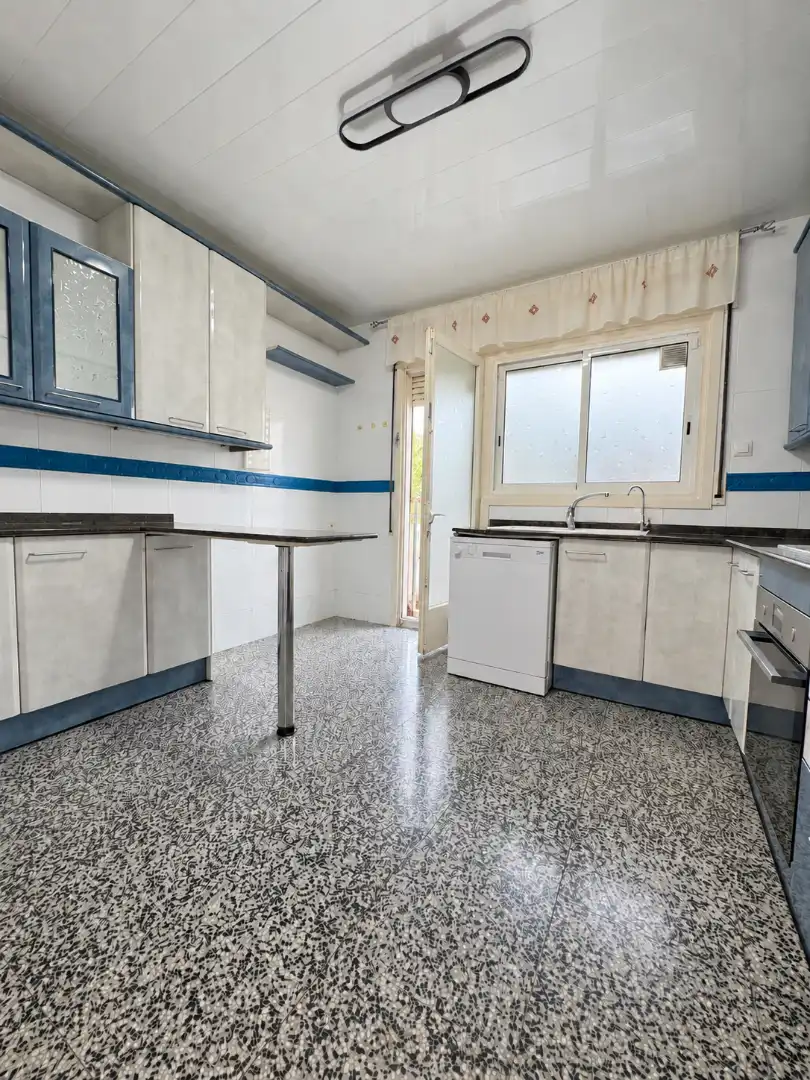 Cuina de Pis en venda en El Prat de Llobregat amb Aire condicionat, Calefacció i Terrassa