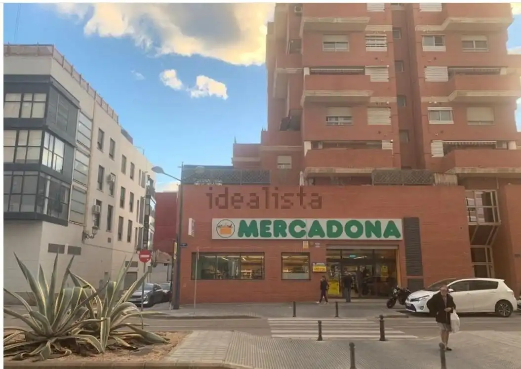 Vista exterior de Local de lloguer en Valencia
