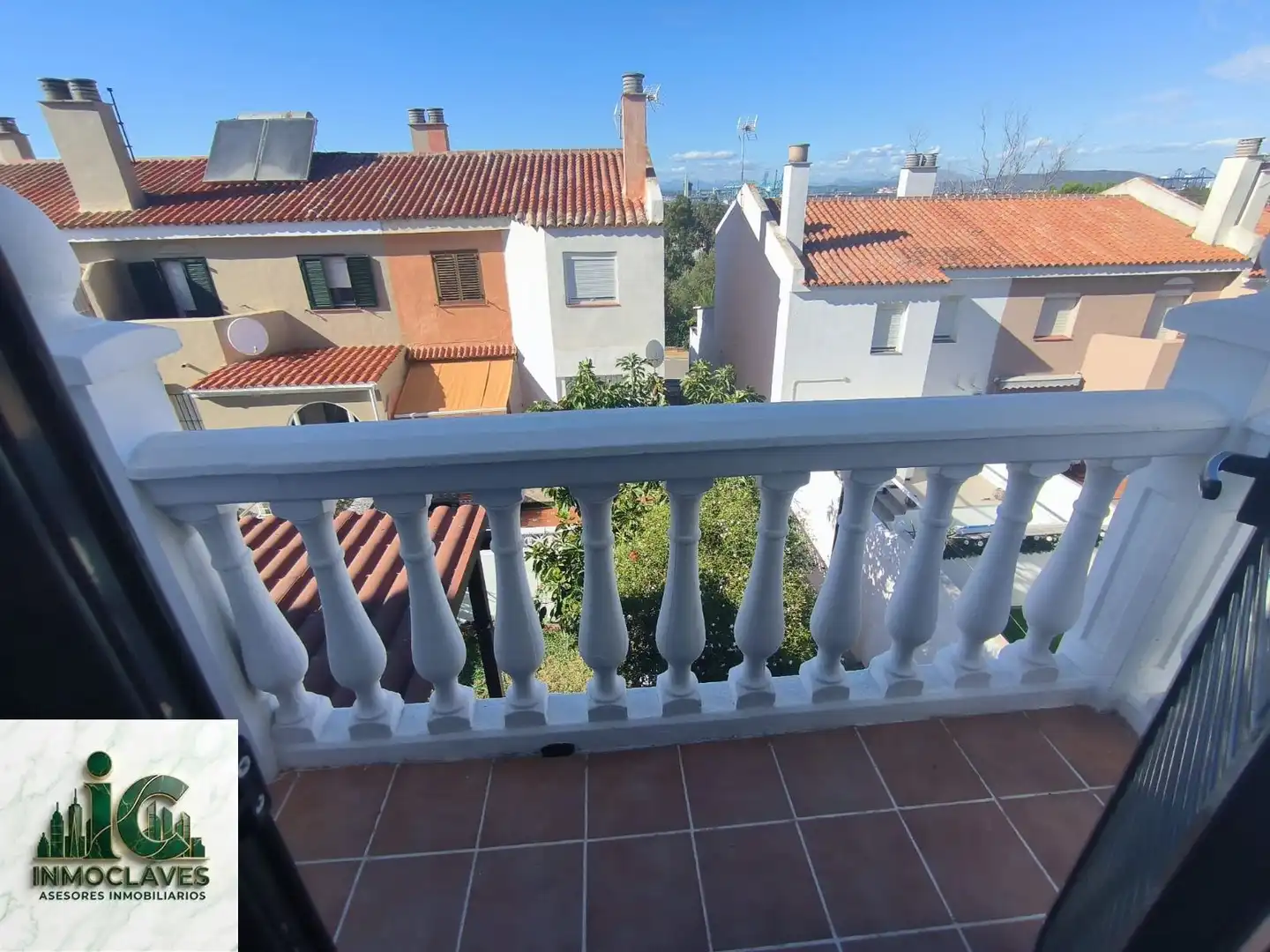 Balcony of Detached homes for sale in Algeciras  with Terrace and Furnished