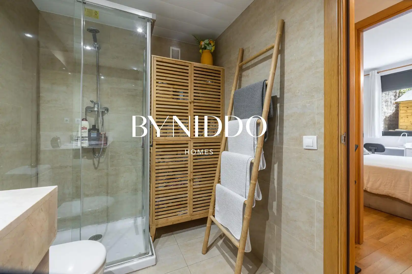 Badezimmer von Erdgeschoss zum Verkauf in Sant Cugat del Vallès mit Klimaanlage, Heizung und Privatgarten