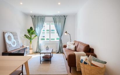 Living room of Flat for sale in  Barcelona Capital  with Air Conditioner, Heating and Parquet flooring