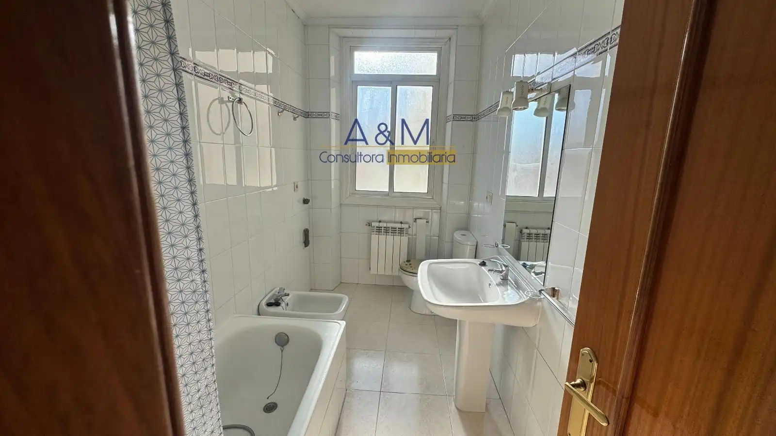 Bathroom of Attic for sale in Valladolid  with Heating, Terrace and Oven