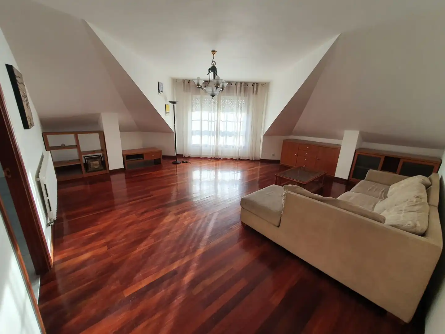 Wohnzimmer von Wohnung zur Miete in Pontevedra Capital  mit Heizung, Parkett und Abstellraum
