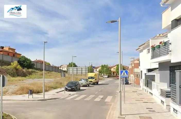 Vista exterior de Casa o chalet en venta en Jun con Jardín privado