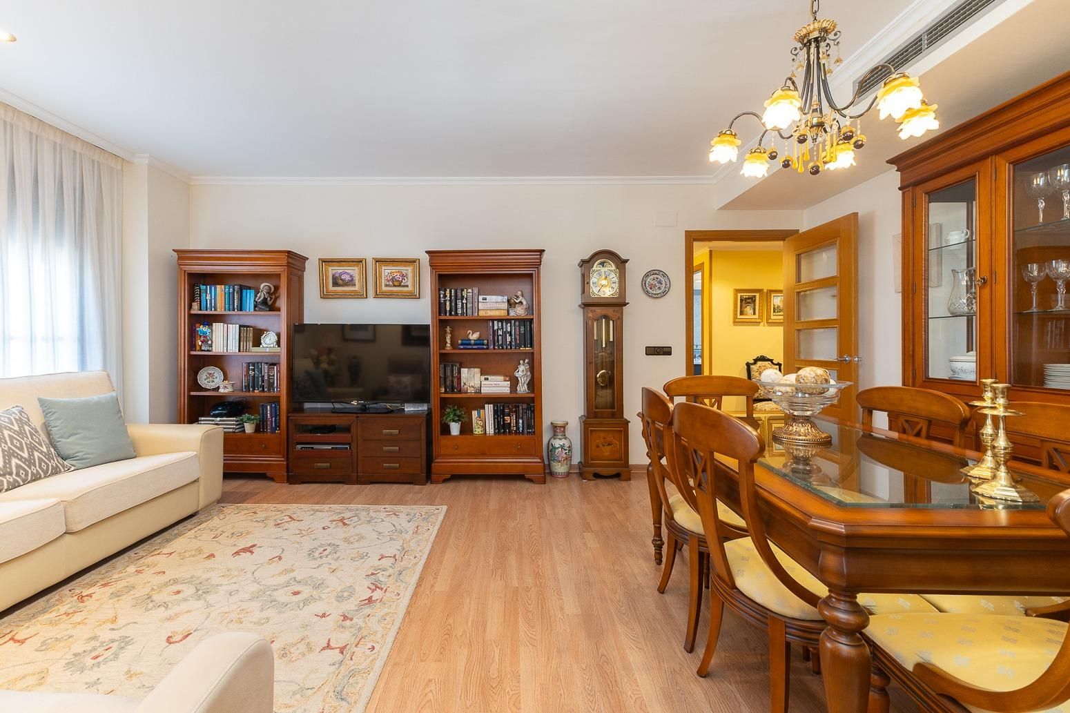 Sala d'estar de Àtic en venda en Mislata amb Calefacció, Jardí privat i Parquet