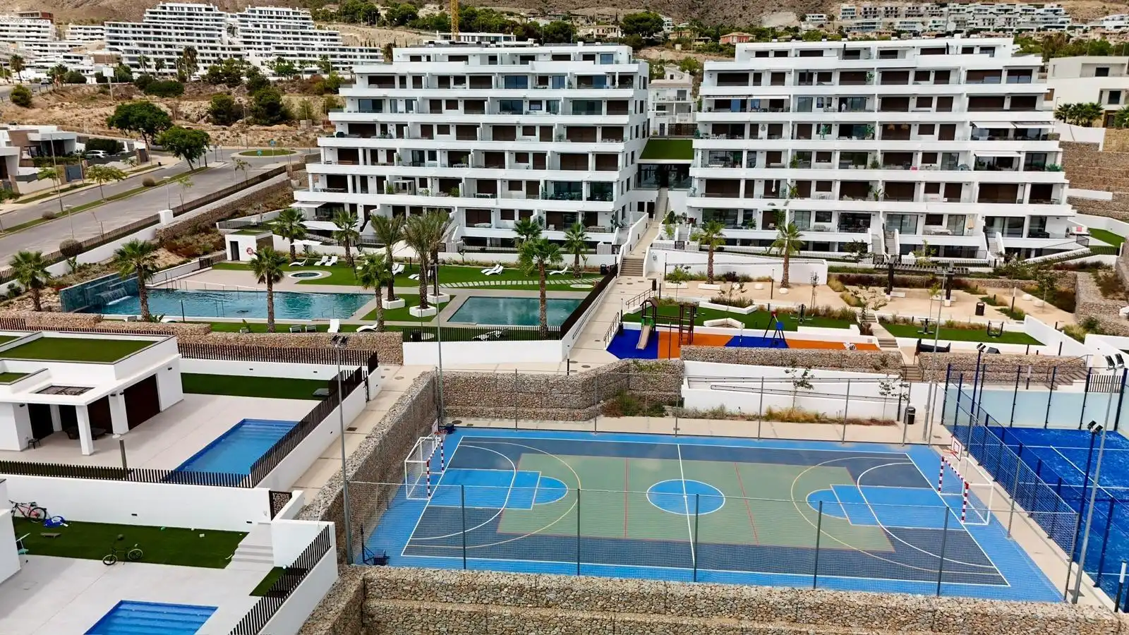Piscina de Apartament de lloguer en Finestrat amb Aire condicionat, Jardí privat i Terrassa