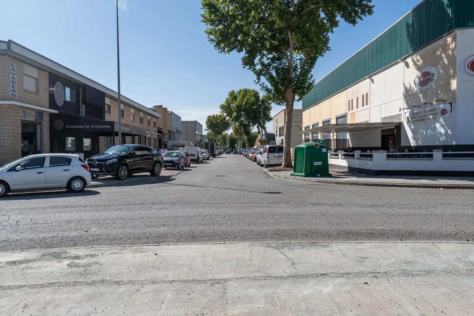 Außenansicht von Fabrikhallen zur Miete in Santa Fe