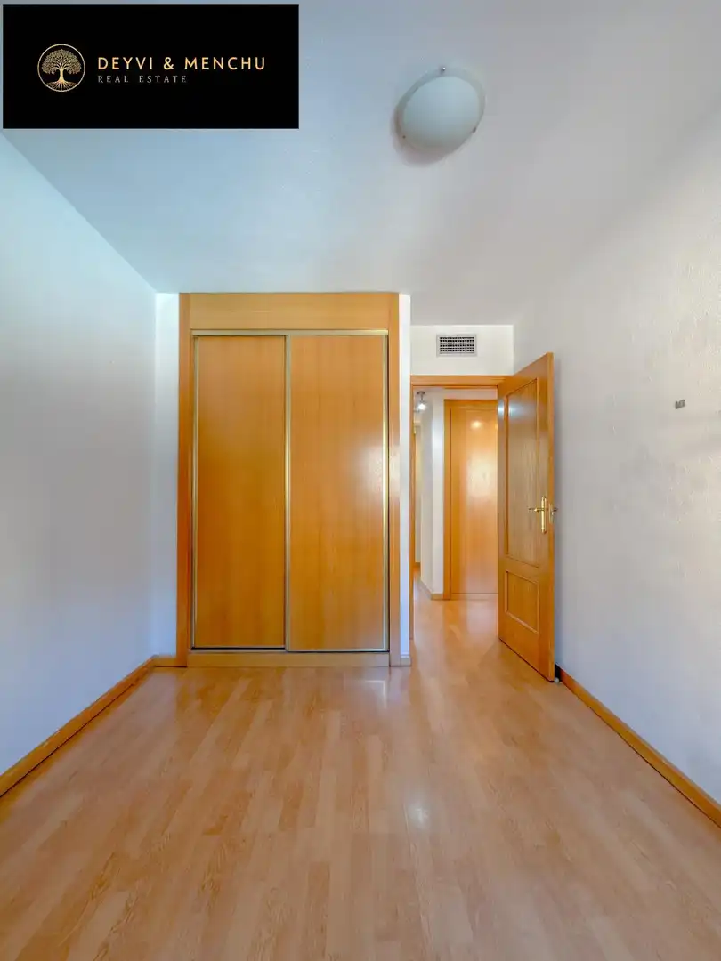 Piso en venta en ALCALDE HENCHE DE PLATA, Sanchinarro