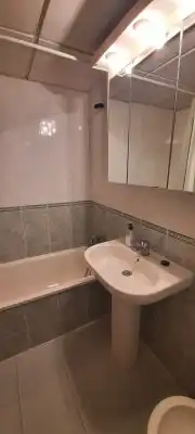 Bany de Apartament de lloguer en Córdoba amb Aire condicionat, Calefacció i Traster