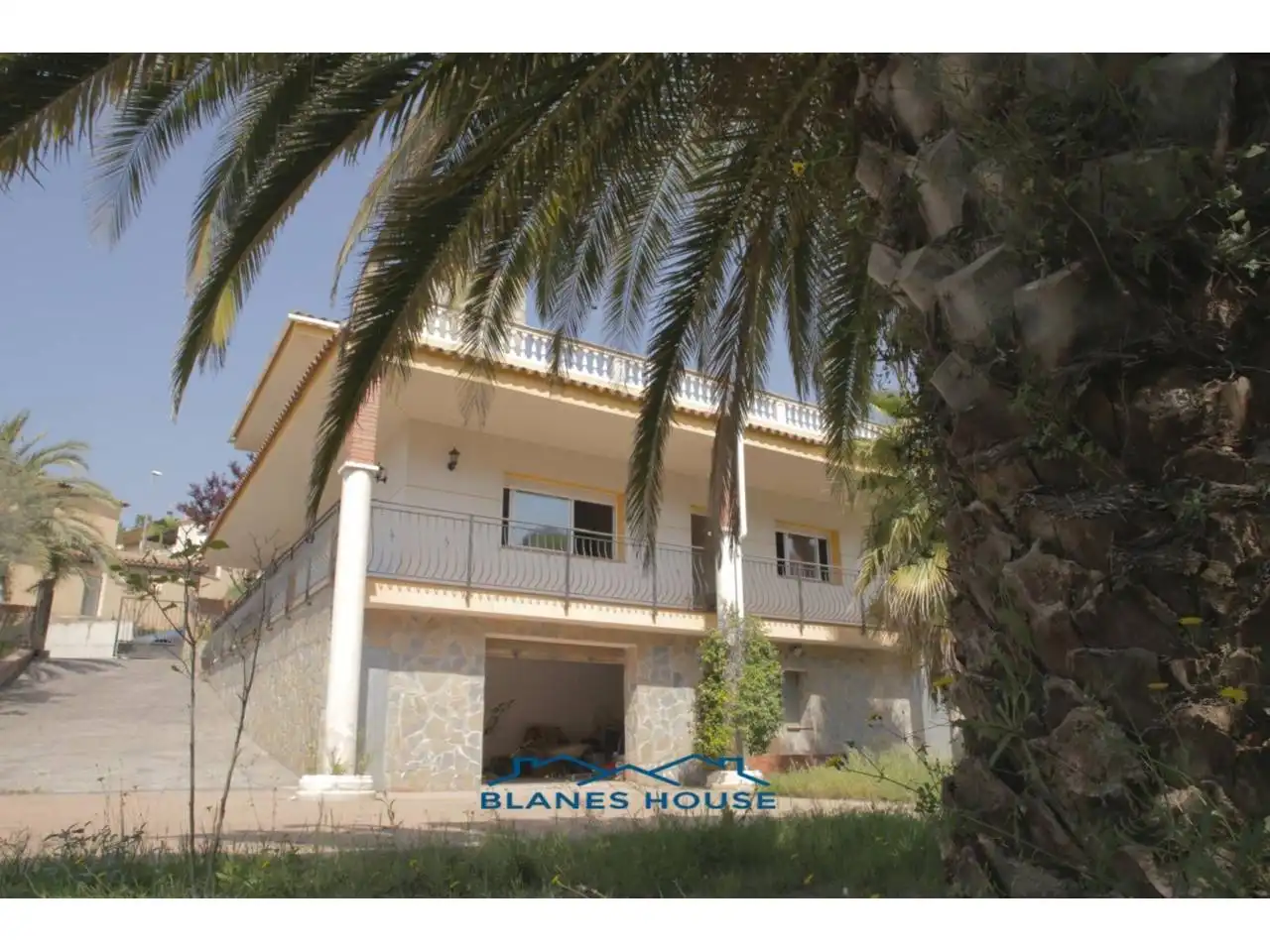 Vista exterior de Casa o xalet en venda en Lloret de Mar amb Calefacció, Jardí privat i Terrassa