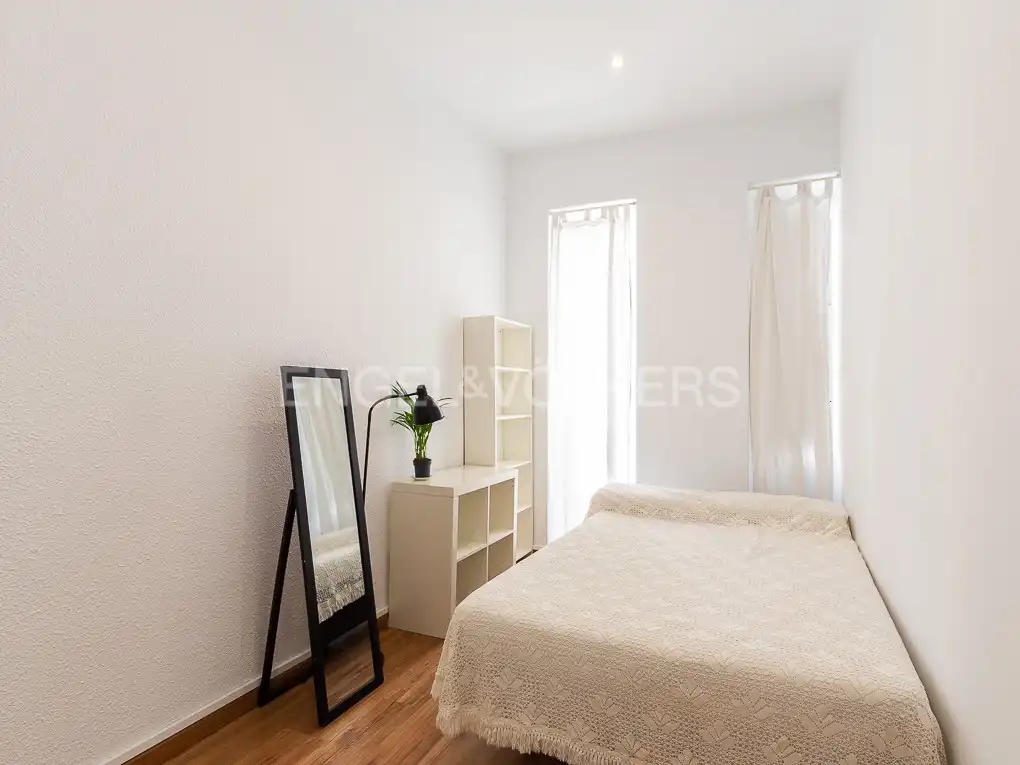 Schlafzimmer von Wohnung zur Miete in Valencia mit Klimaanlage, Heizung und Parkett