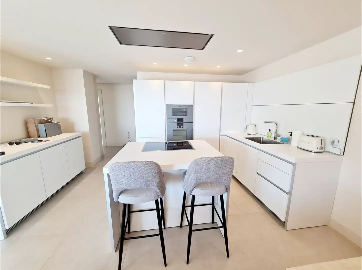 Cocina de Apartamento de alquiler en Estepona con Aire acondicionado, Terraza y Amueblado