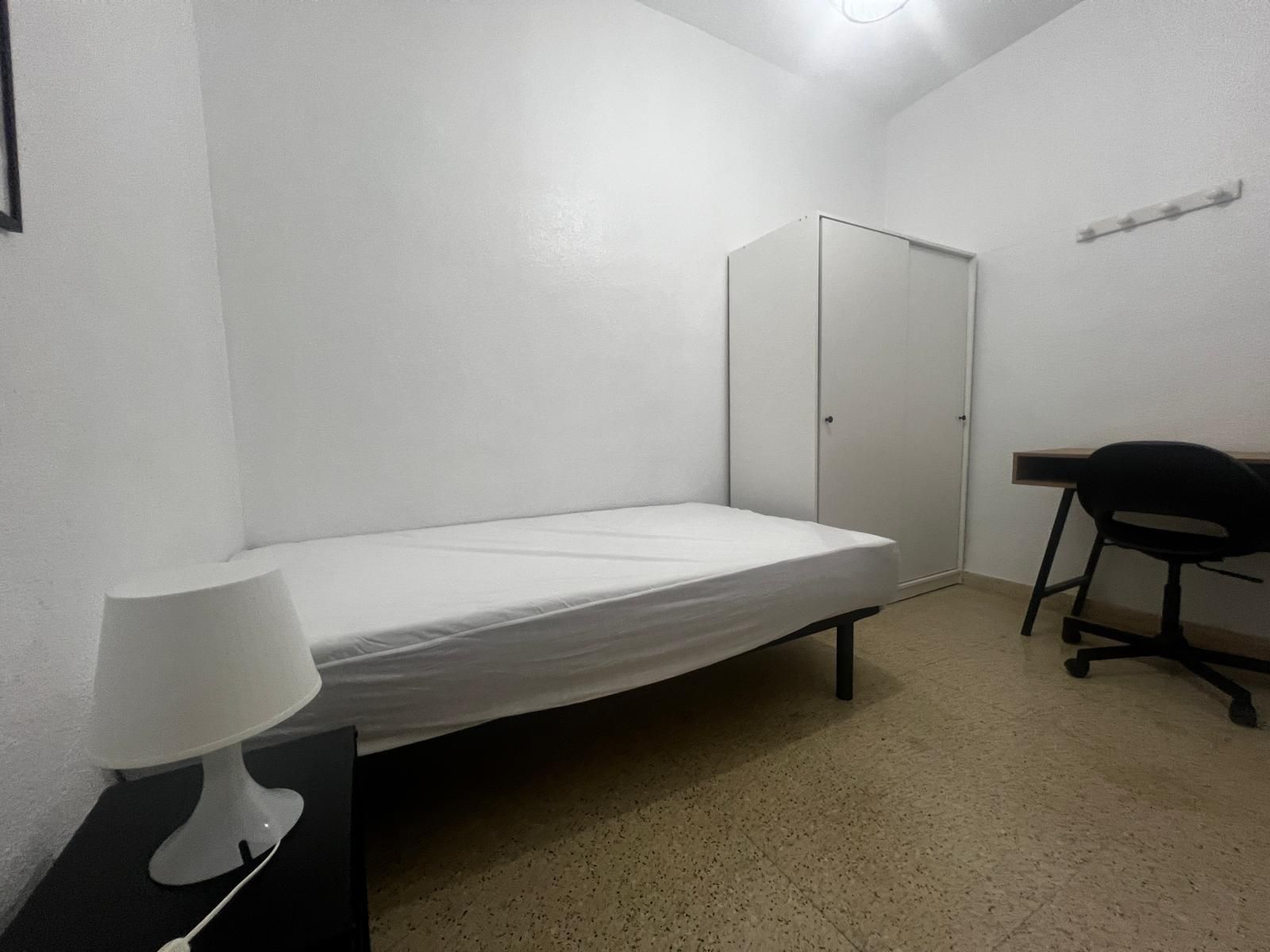 Bedroom of Flat to rent in  Granada Capital