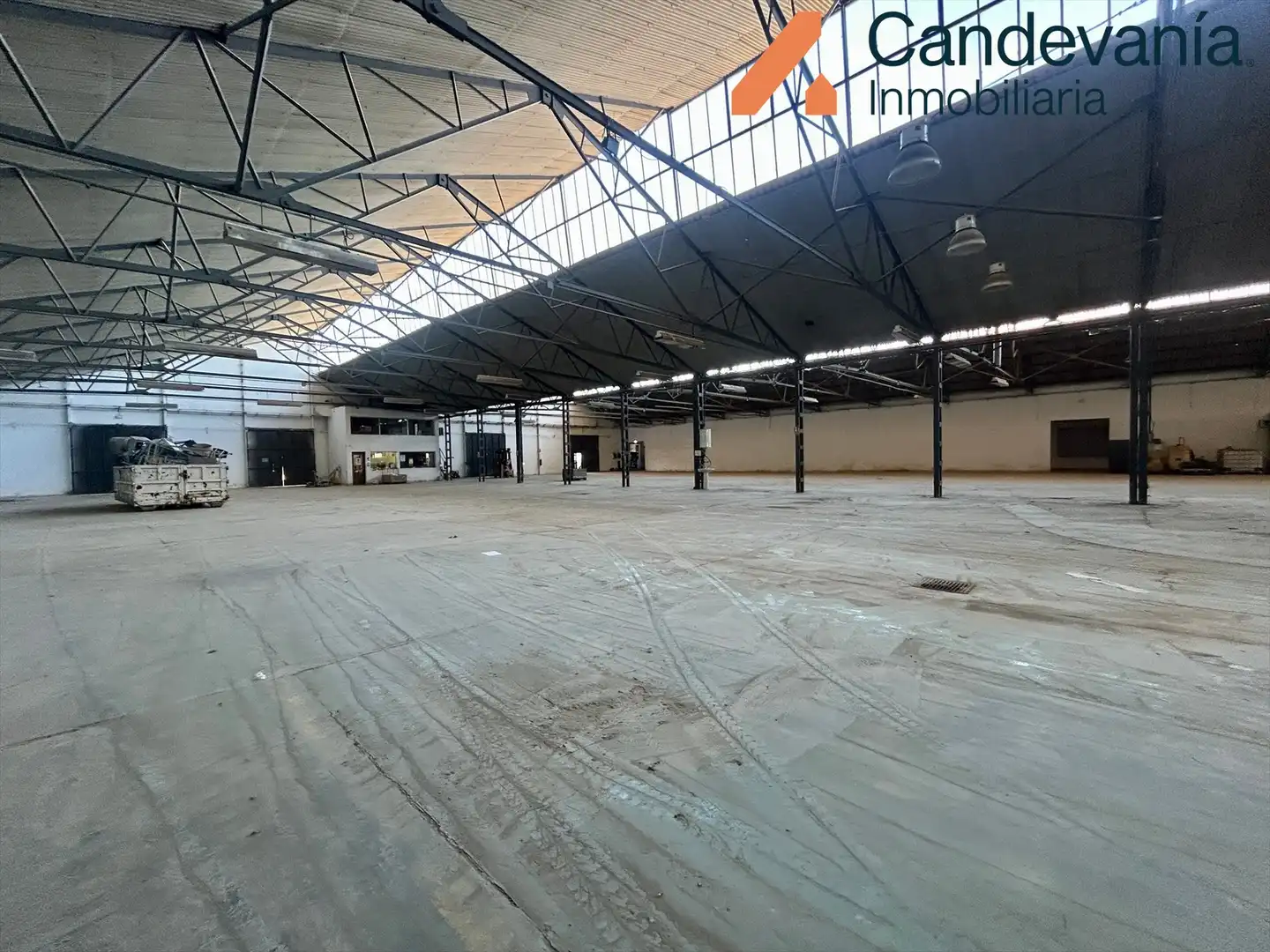 Vista exterior de Nave industrial en venta en Zuera