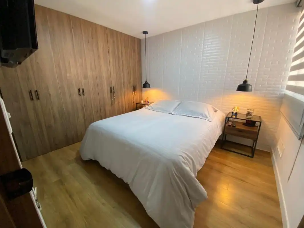 Dormitori de Apartament de lloguer en Madrid amb Aire condicionat, Moblat i Es permeten mascotes