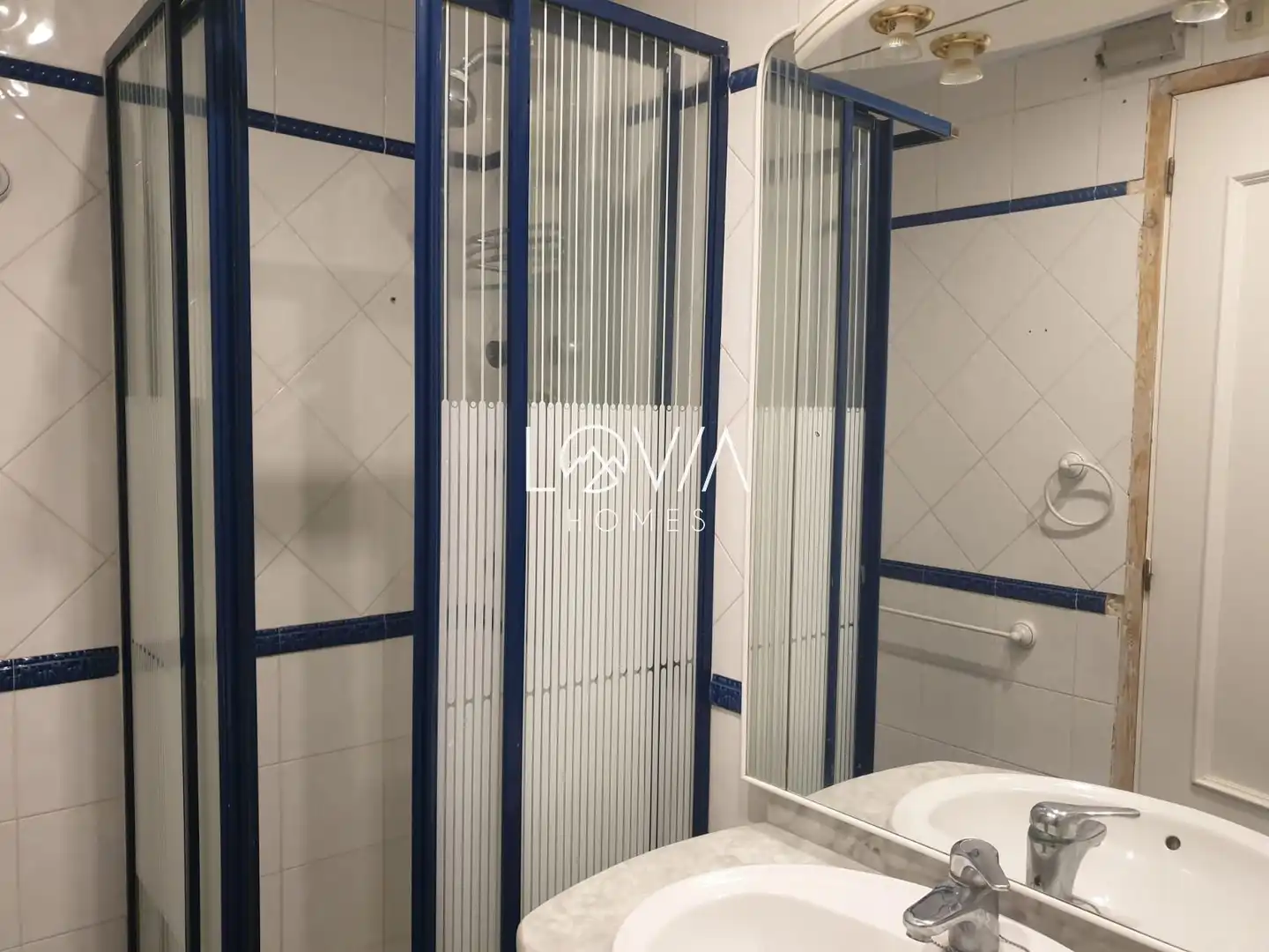 Bany de Pis en venda en Carreño amb Terrassa i Traster
