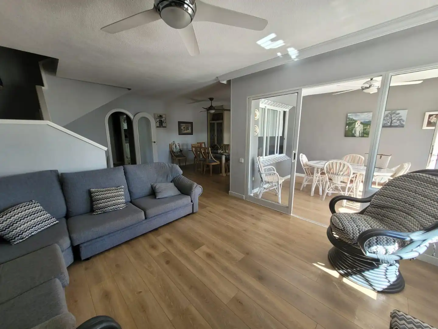 Sala d'estar de Casa adosada de lloguer en Alicante / Alacant amb Aire condicionat, Calefacció i Jardí privat