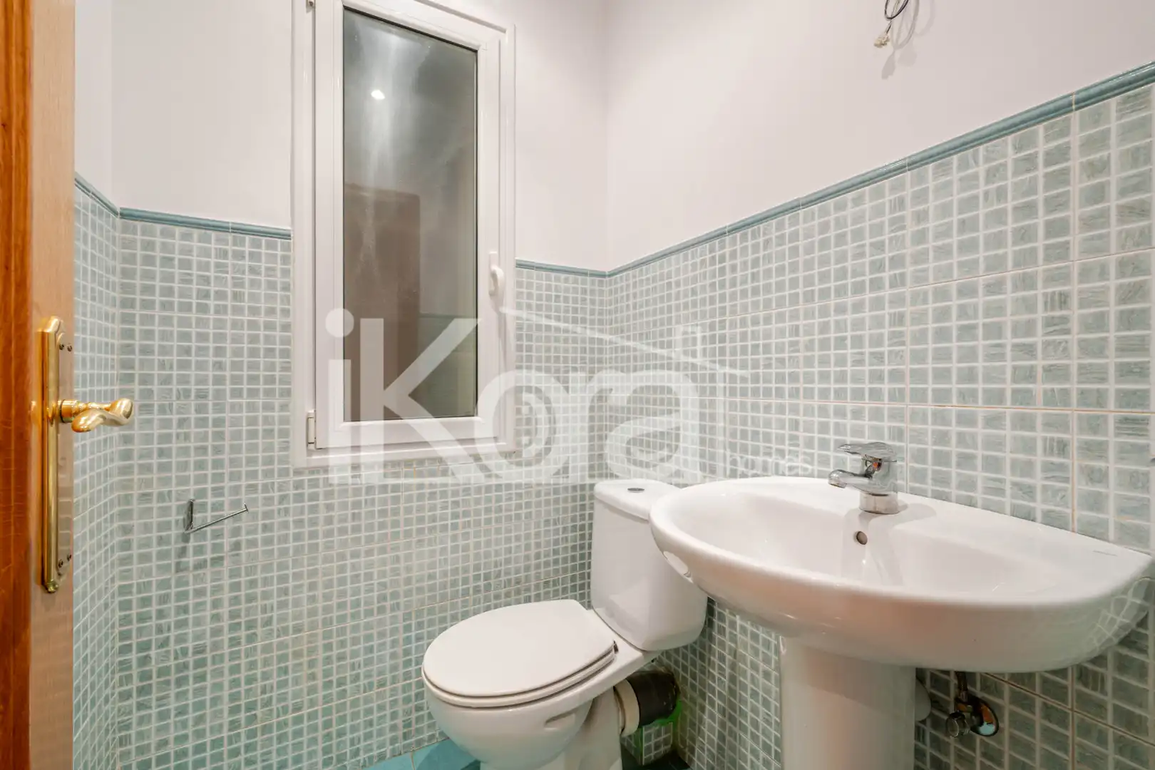 Bathroom of Flat for sale in Donostia - San Sebastián   with Heating, Storage room and Oven