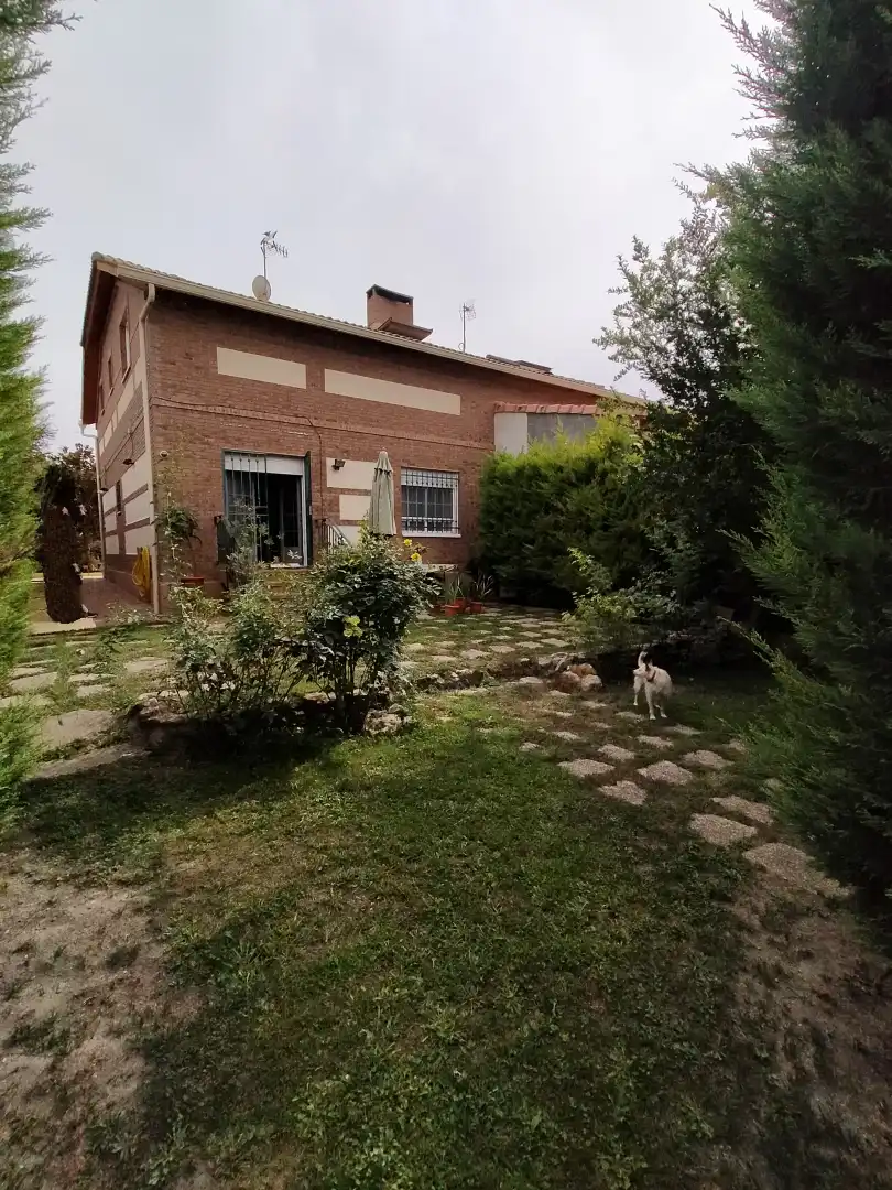 Semi-detached house with garden for sale in Calle del Organillo, imagen 2