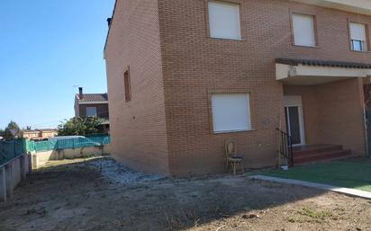 Vista exterior de Casa o xalet en venda en Barcience amb Calefacció, Jardí privat i Forn