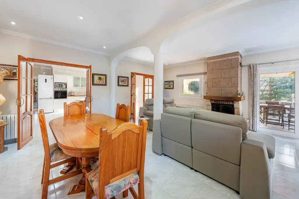 Comedor de Casa o chalet en venta en Castelldefels con Aire acondicionado, Calefacción y Jardín privado