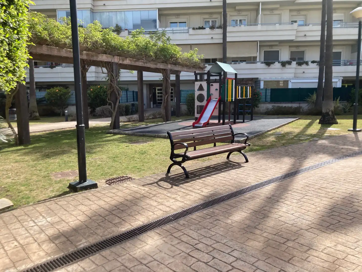 Außenansicht von Wohnung zum Verkauf in Los Barrios mit Terrasse und Gemeinschaftspool