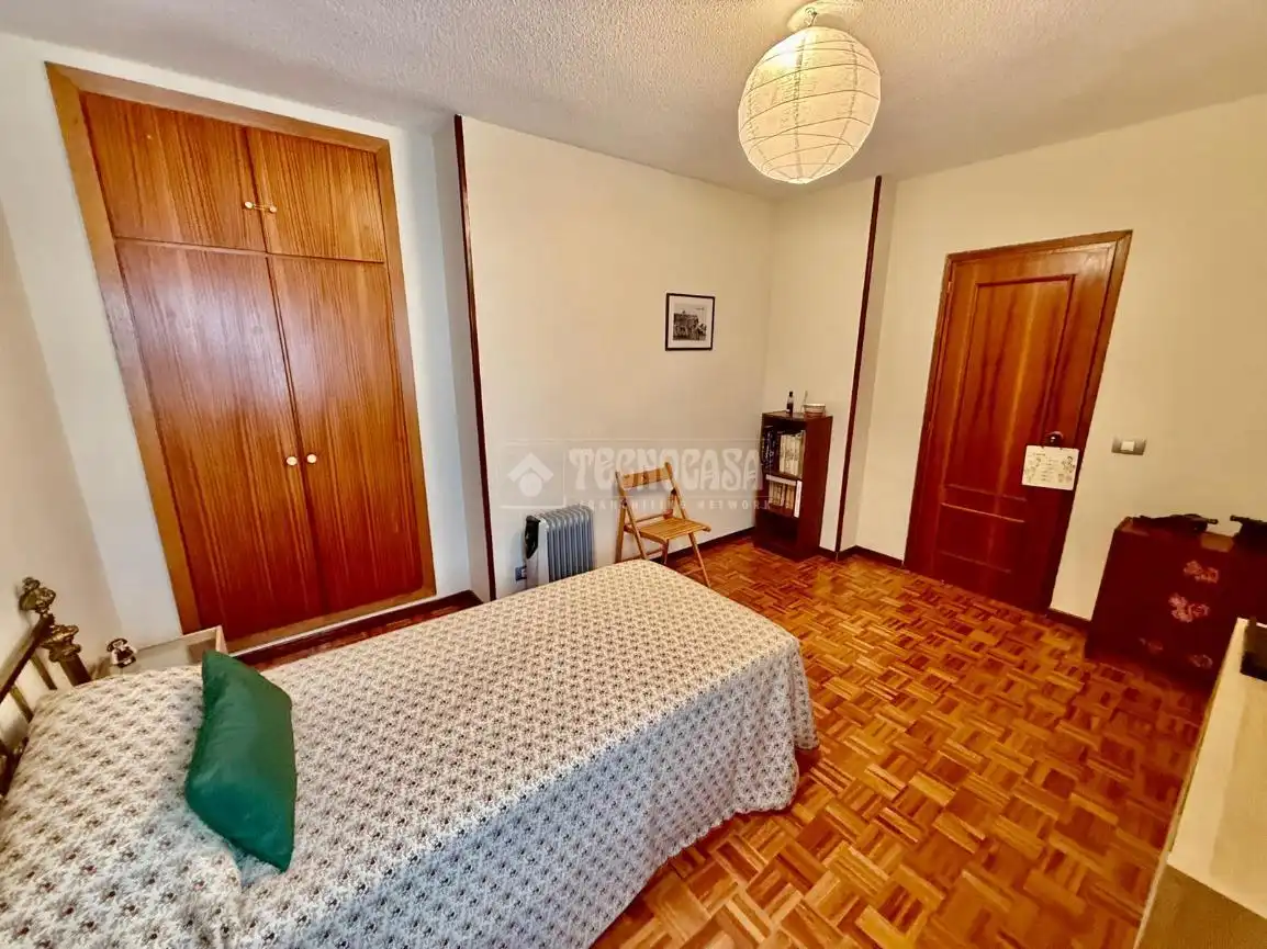 Habitación de Piso en venta en Ávila con Calefacción, Parquet y Trastero