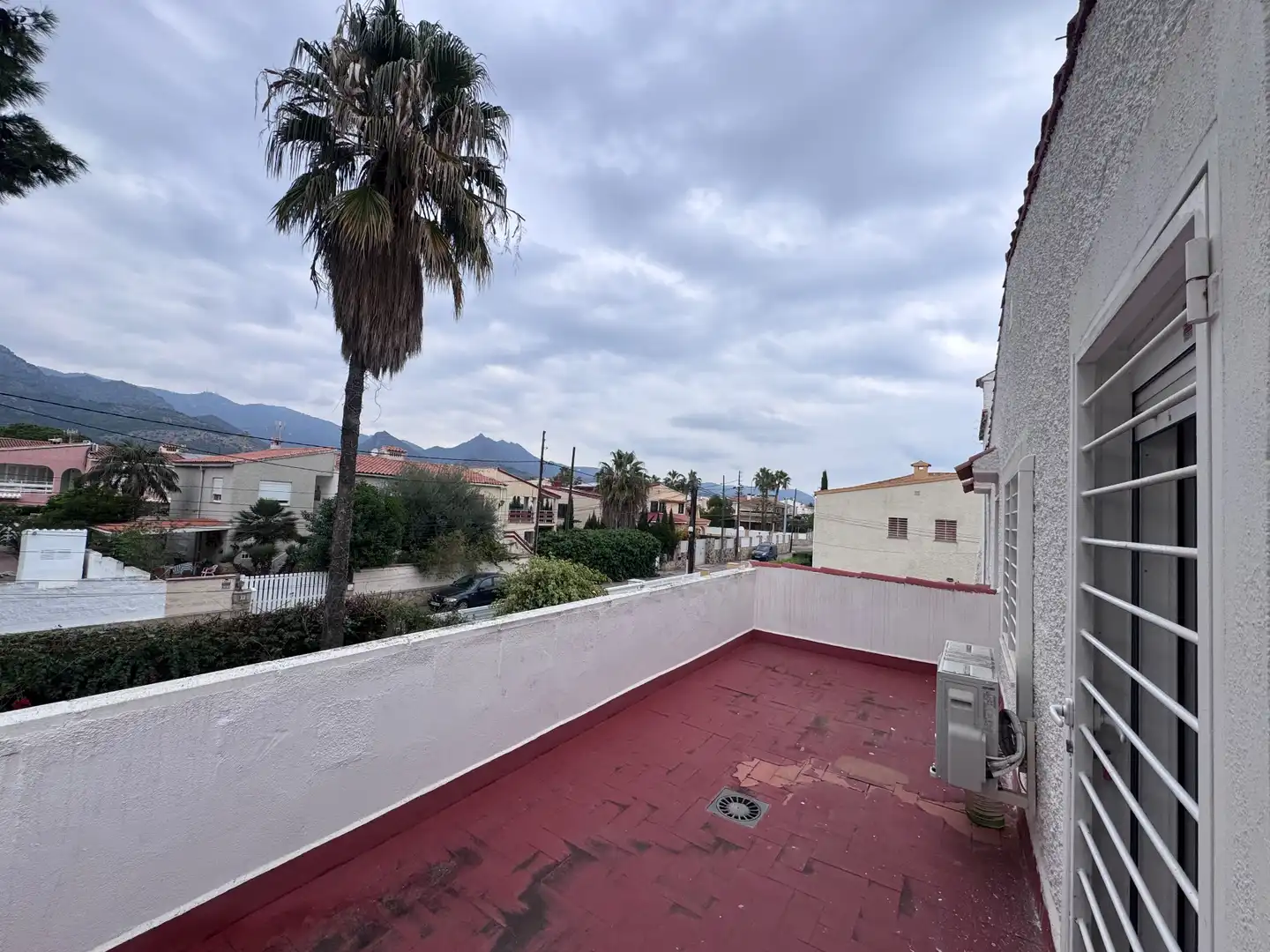 Vista exterior de Casa adosada en venta en Benicasim / Benicàssim con Aire acondicionado, Calefacción y Jardín privado