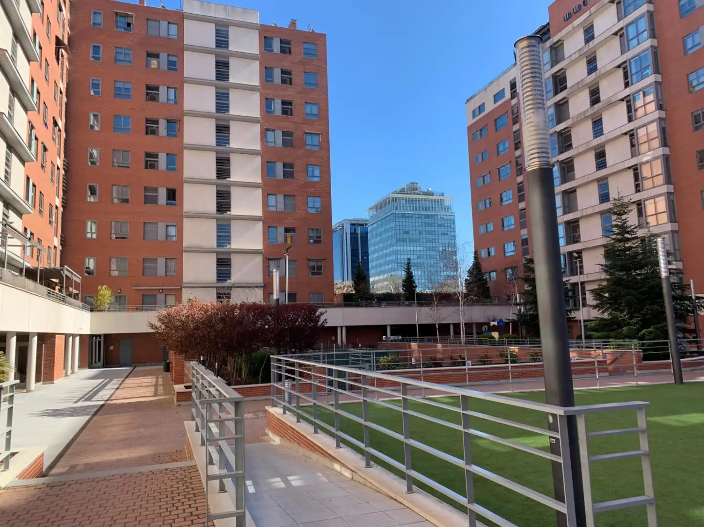 Vista exterior de Piso en venta en Madrid con Aire acondicionado, Calefacción y Jardín privado