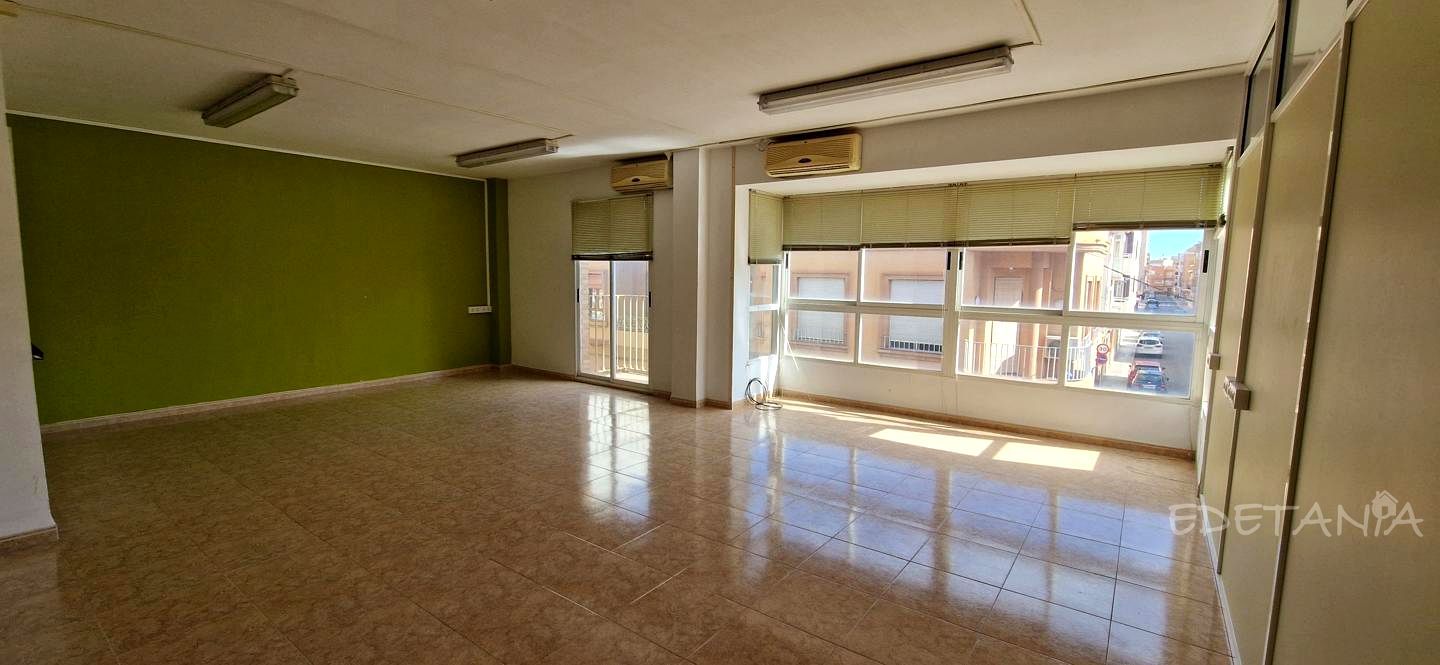 Premises for rent in Moncada  with Air Conditioner