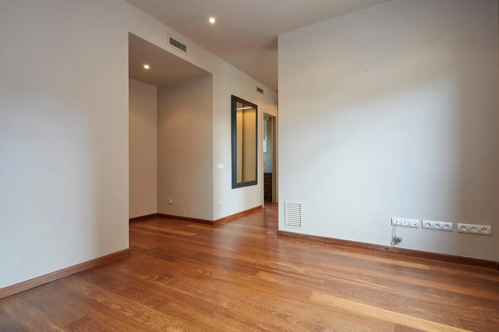 Wohnung zur Miete in Barcelona mit Klimaanlage, Terrasse und Abstellraum