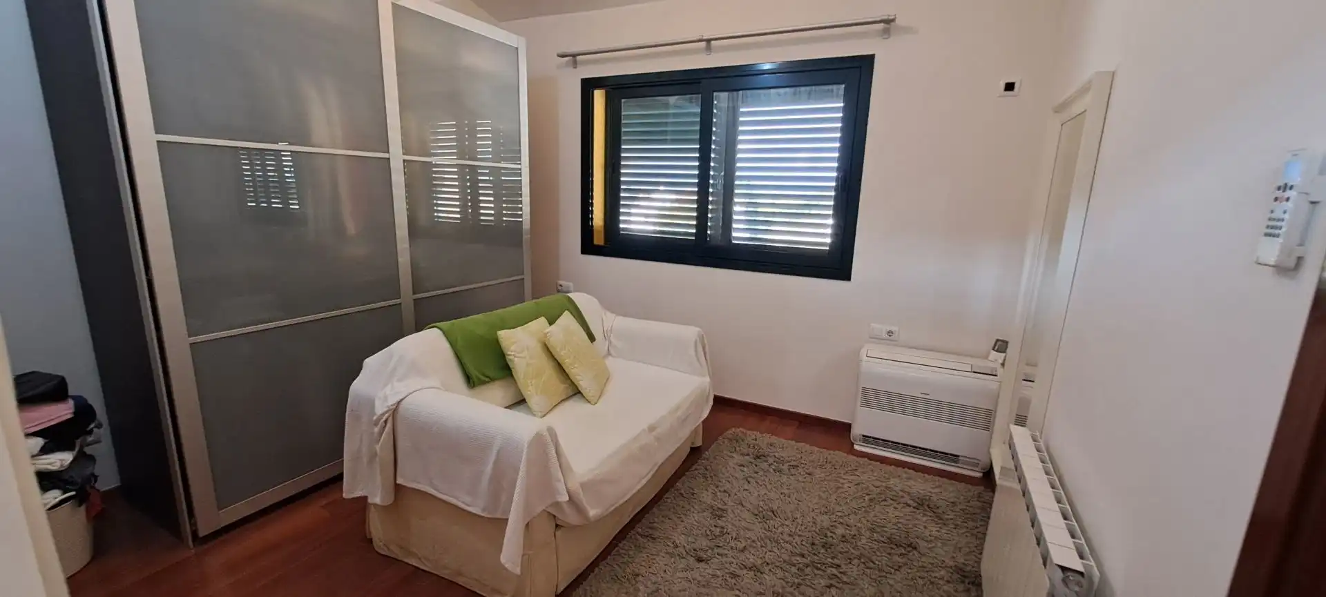Habitación de Casa o chalet en venta en Navata con Aire acondicionado, Calefacción y Jardín privado