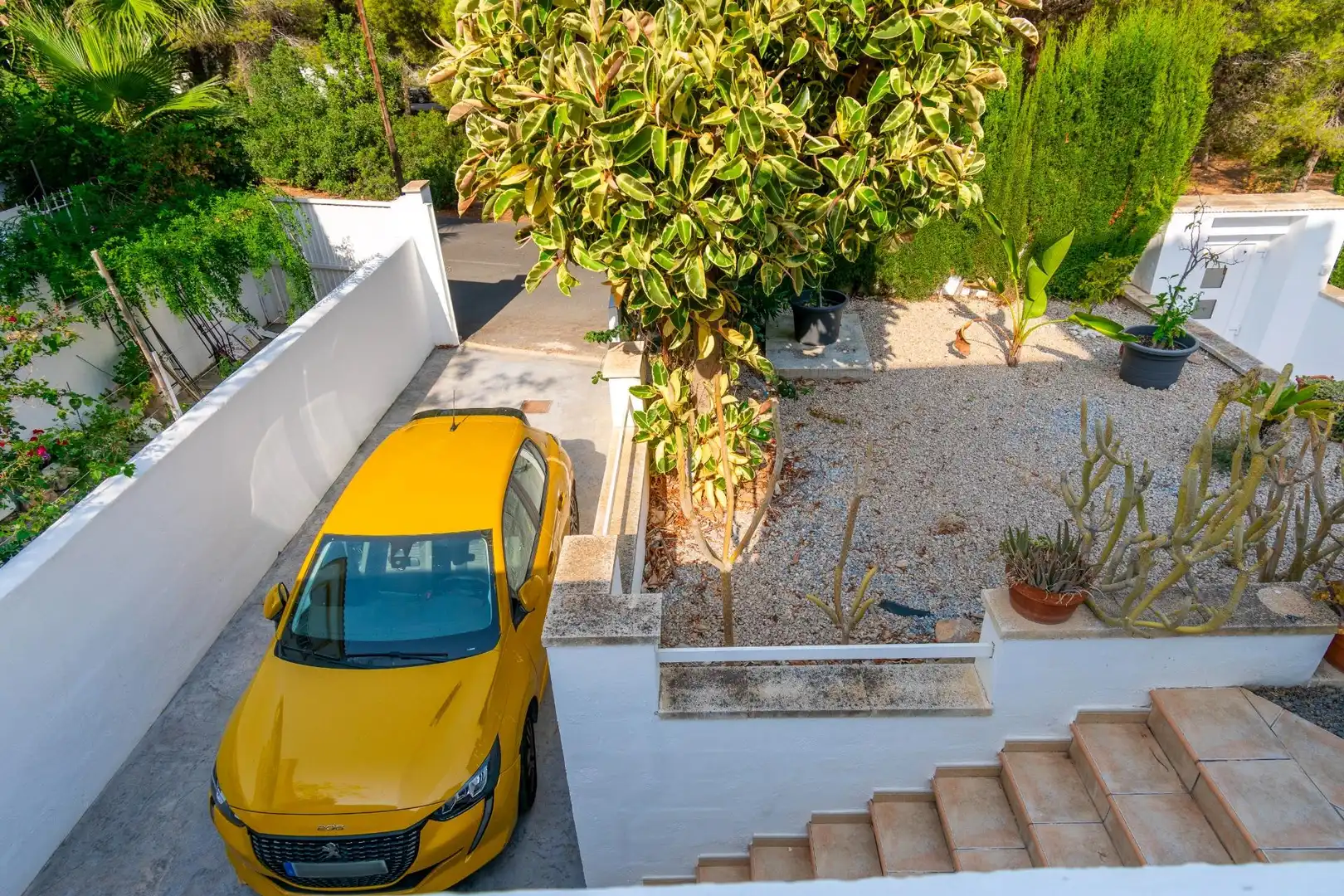 Vista exterior de Casa o xalet en venda en L'Alfàs del Pi amb Aire condicionat, Calefacció i Jardí privat