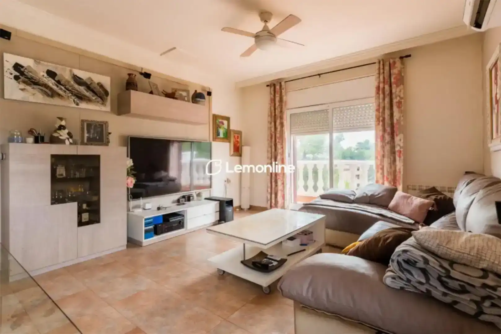 Sala d'estar de Casa o xalet en venda en Calafell amb Aire condicionat