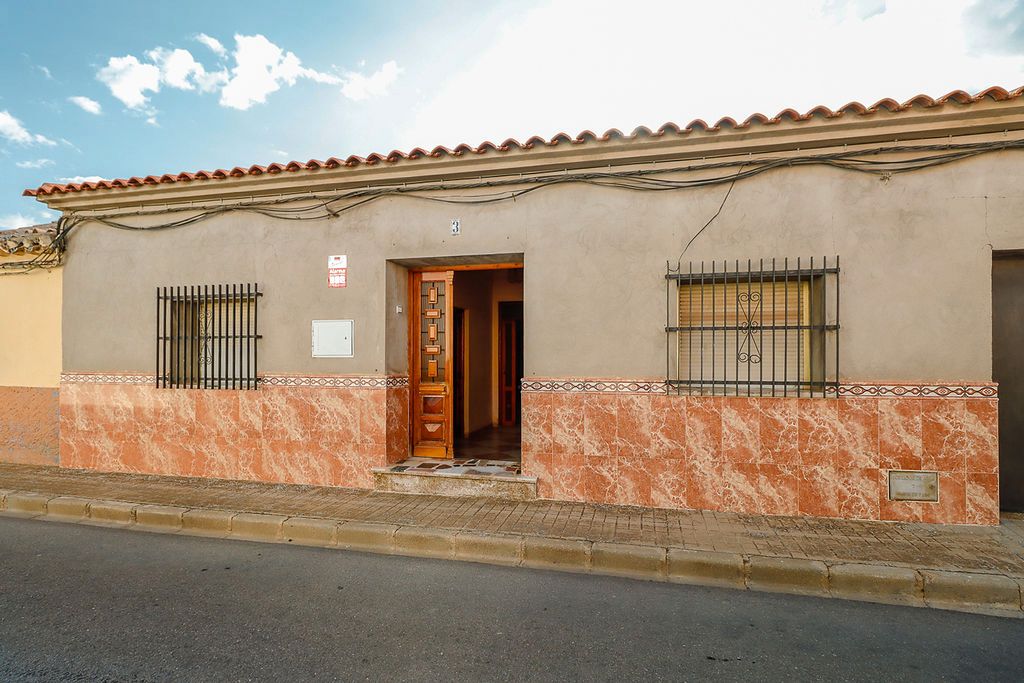 Vista exterior de Casa adosada en venda en Argamasilla de Alba